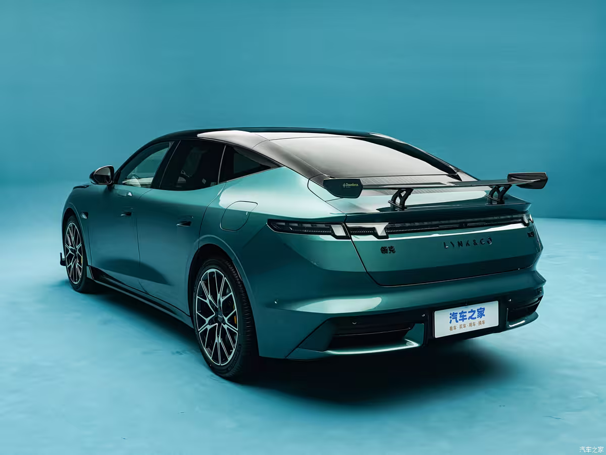 2025 Lynk & Co 10 side profile showing semi-hidden door handles