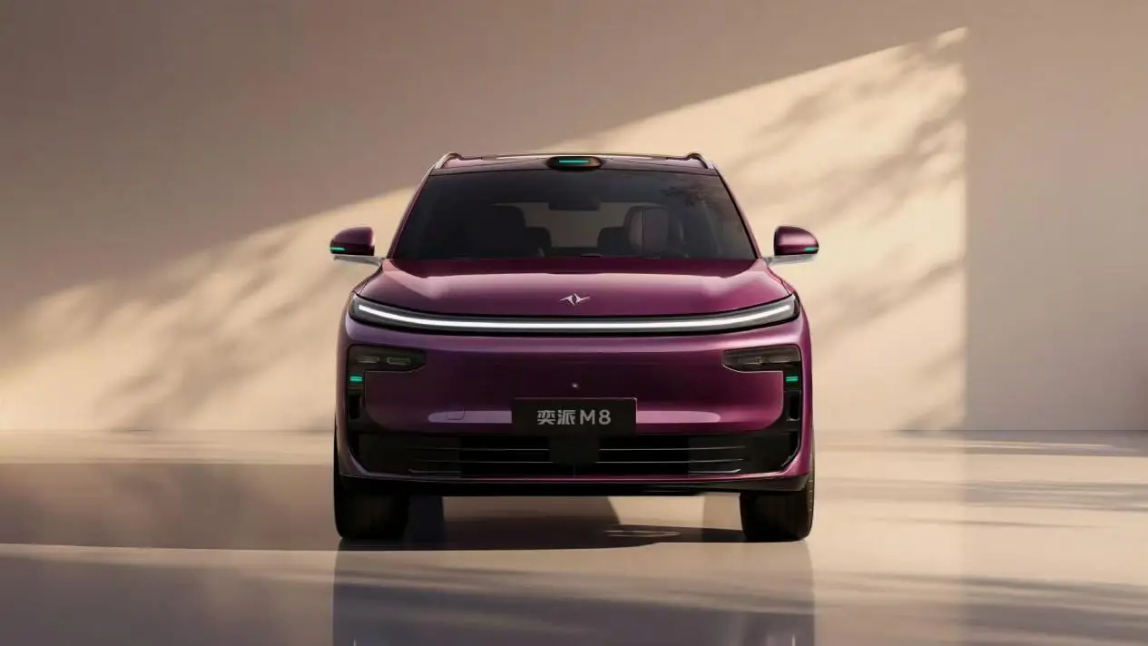 2026 Dongfeng Yipai M8 6-seat SUV front exterior at global premiere
