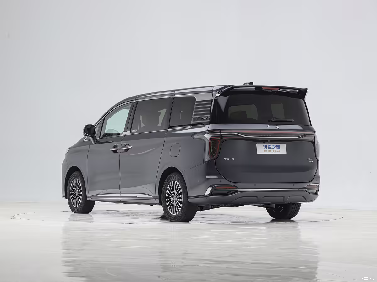 2026 Hongqi HQ9 rear view showing full-width connected tail lamps