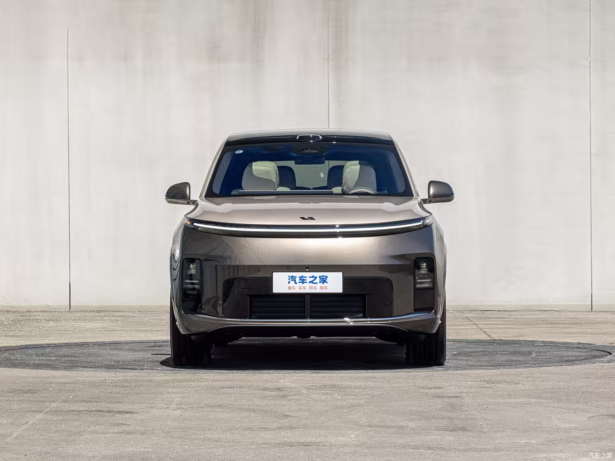 2026 Li Auto L9 front fascia with tri-color star-ring daytime running lights and ADB matrix headlamps