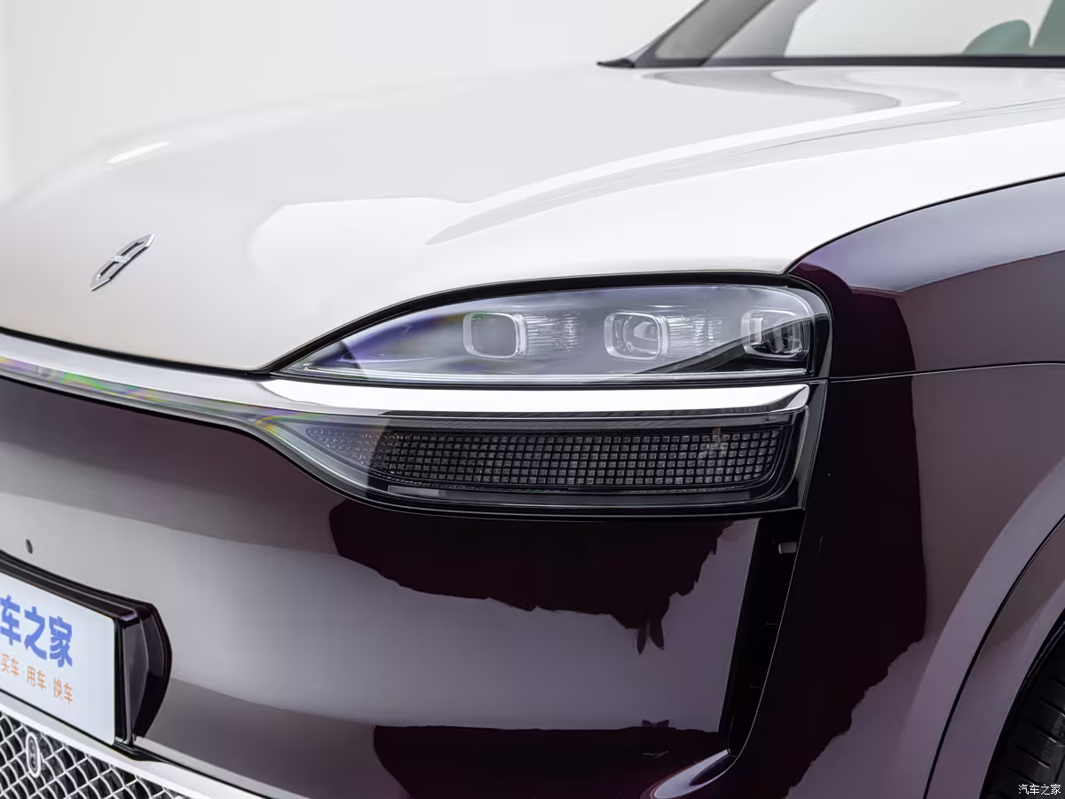 2026 AITO M9 front exterior with million-pixel full-colour laser headlights