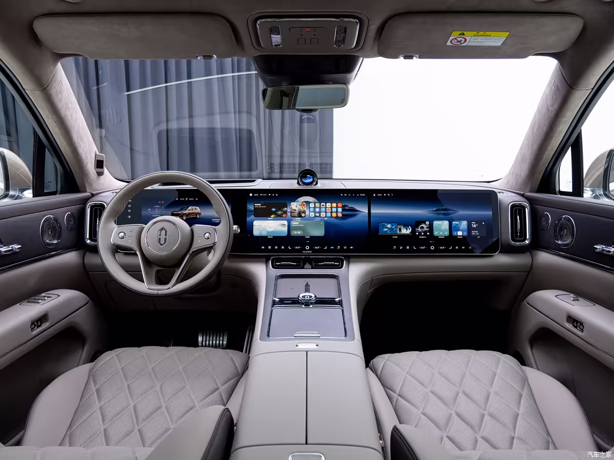  2026 AITO M9 interior triple screen cockpit with dual 17.2-inch 3.4K displays and HarmonyOS 4.0