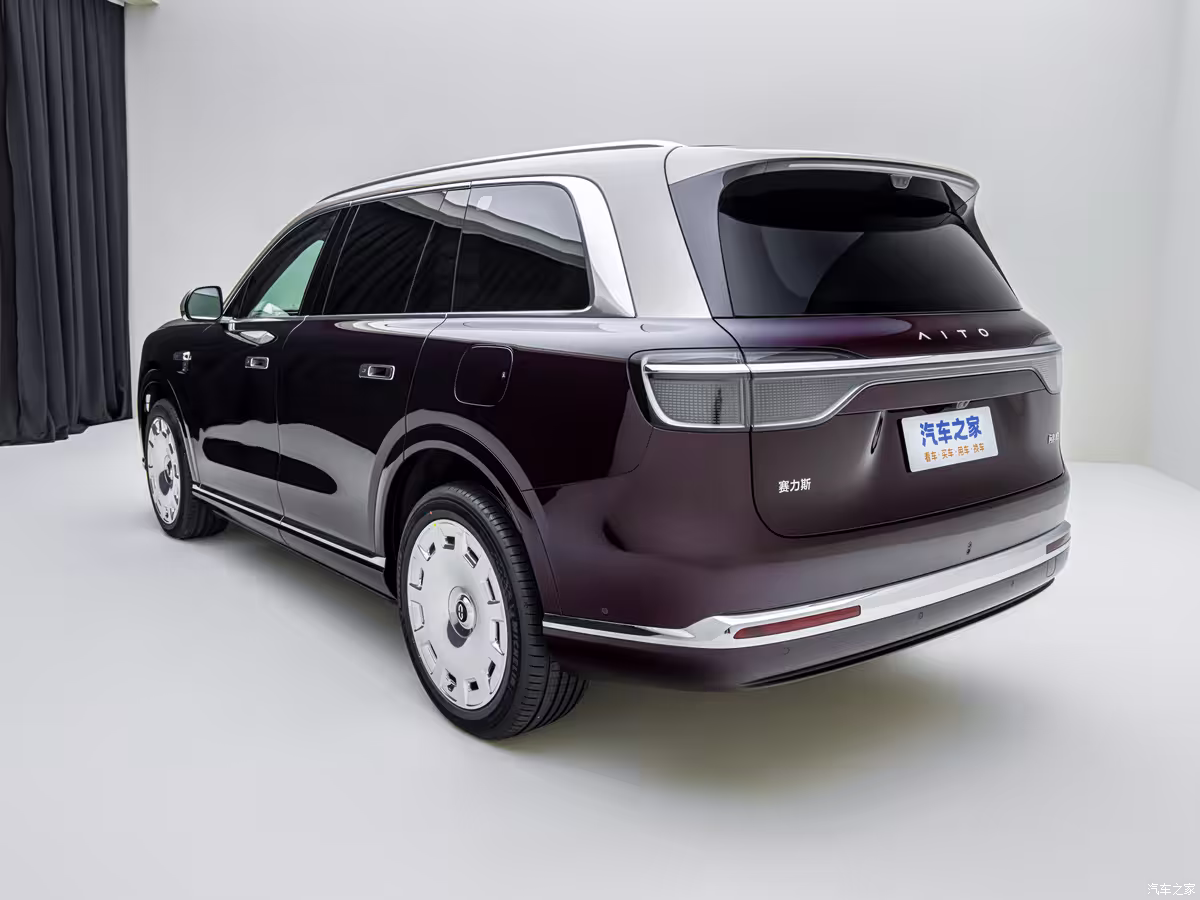 2026 AITO M9 rear view with ISD smart interactive taillights
