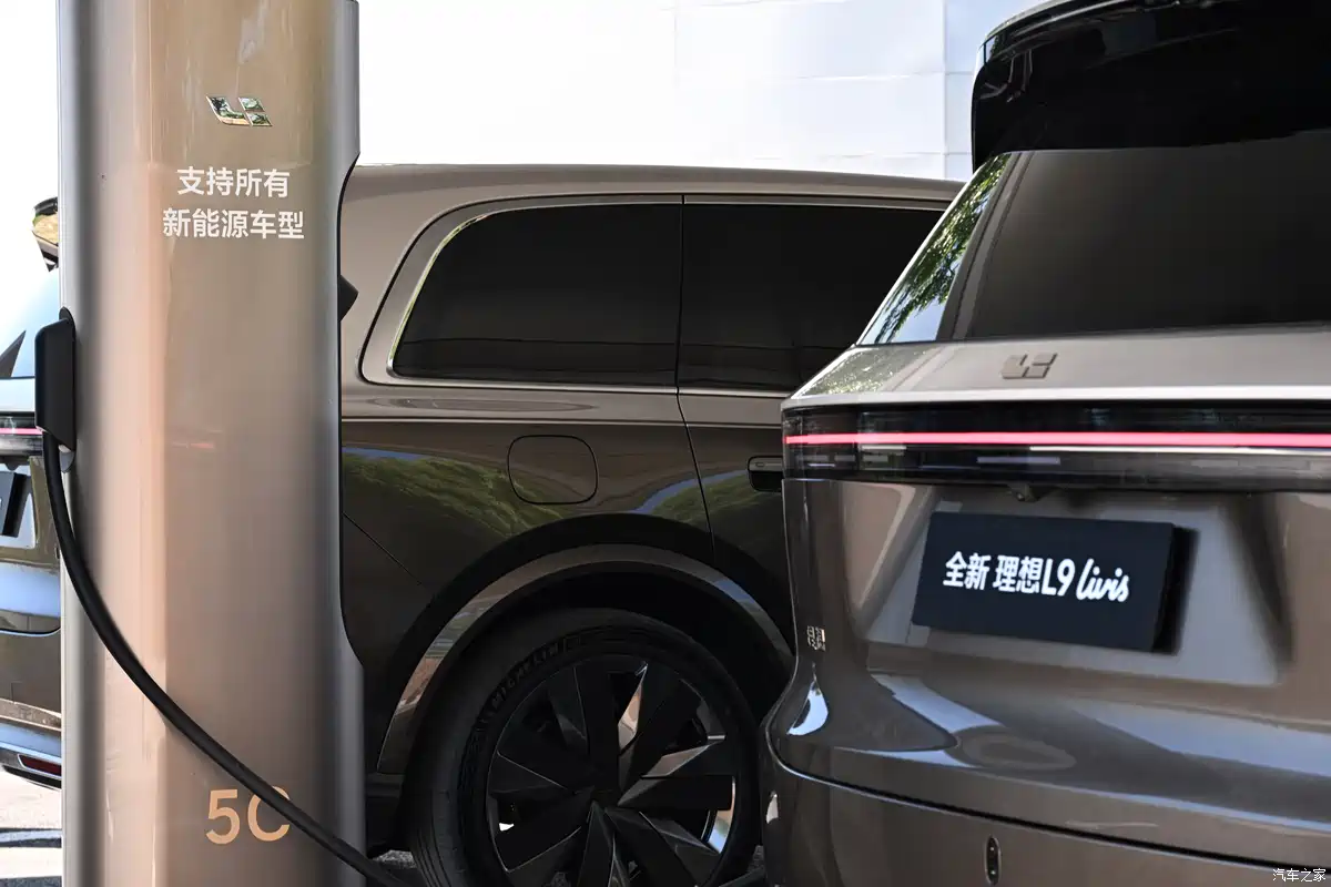 Li Auto L9 2026 third-generation 1.5T range extender with 72.7 kWh battery supporting 420 kW 5C ultra-fast charging