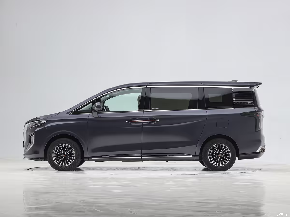 2026 Hongqi HQ9 front fascia with waterfall grille and split LED headlamps