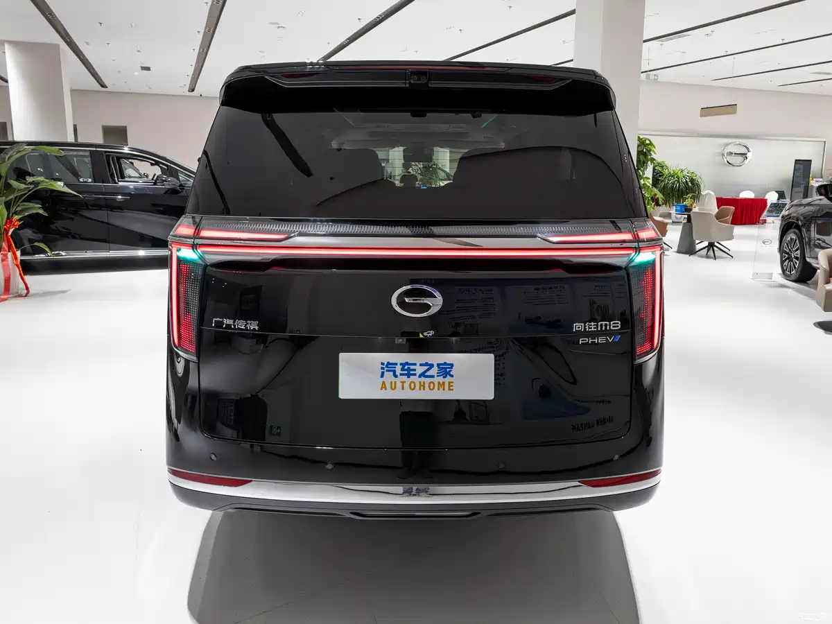 GAC Trumpchi M8 PHEV L rear full-width taillights 2026