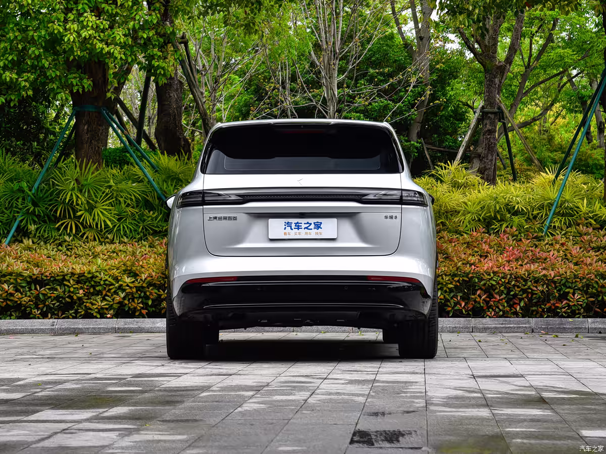 Huajing S rear with full-width Aurora Wing tail lights