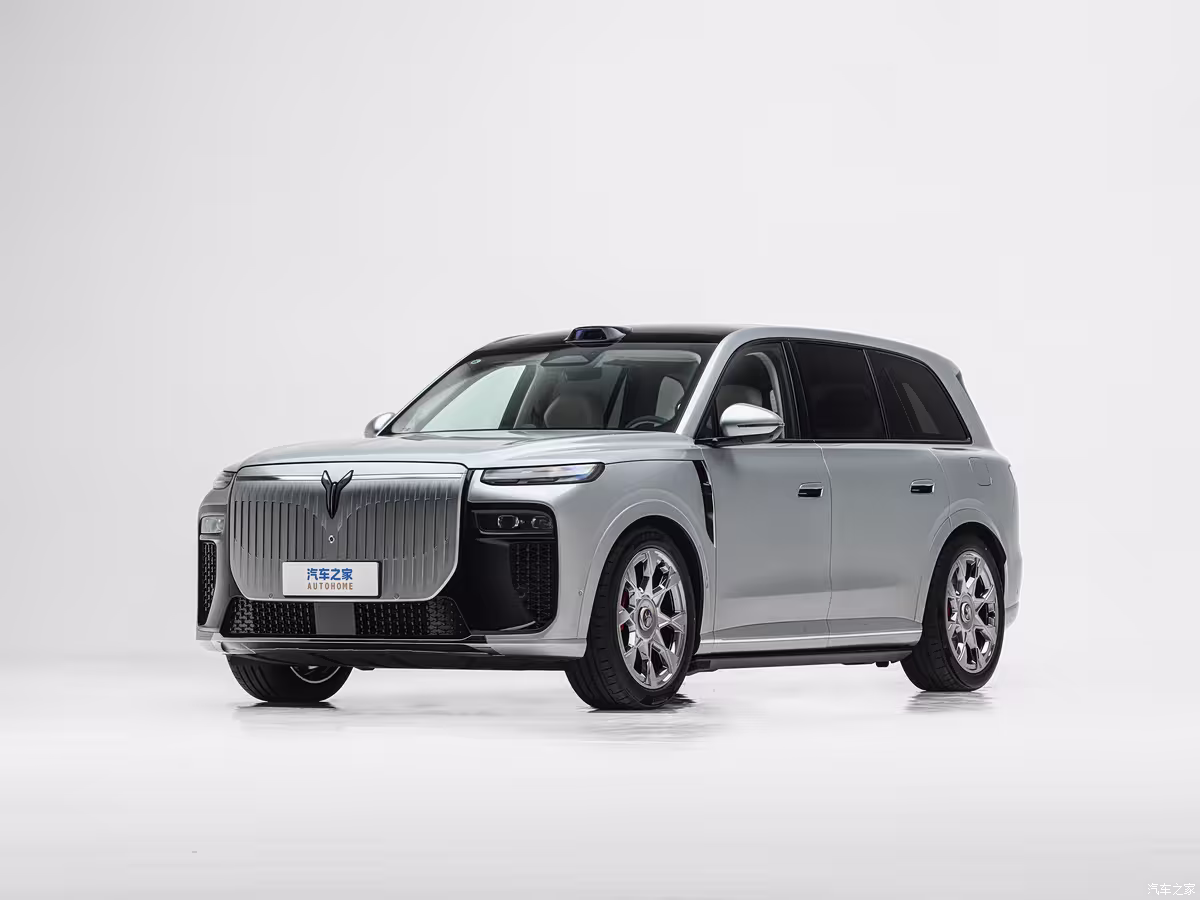 2026 Voyah Taishan X8 front active illuminated grille and DLP headlights