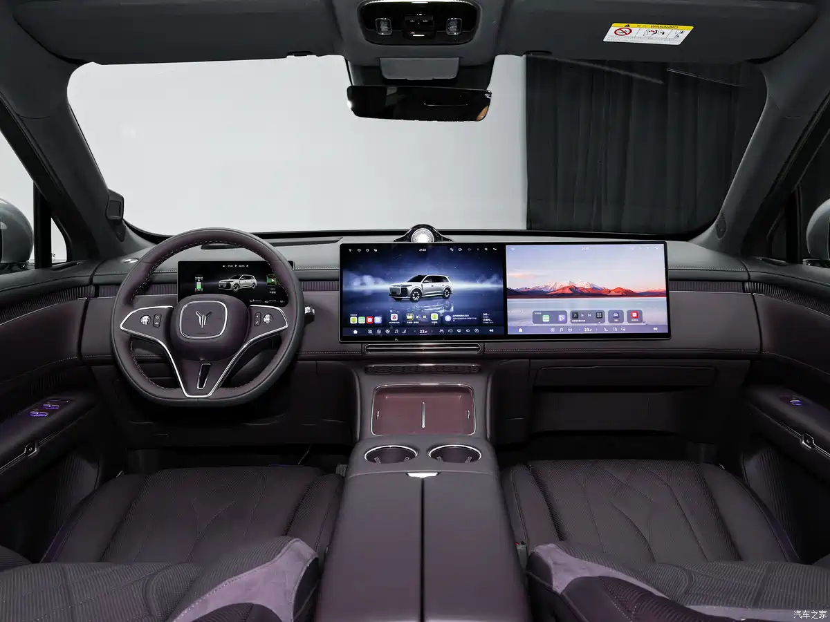 2026 Voyah Taishan X8 interior dual 15.6-inch HarmonyOS touchscreens