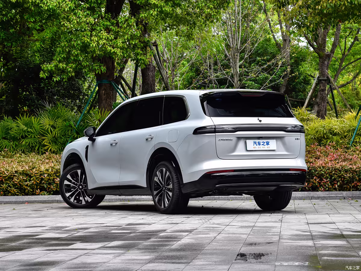 Wuling Huajing S 2026 with Huawei ADS and HarmonyOS cockpit