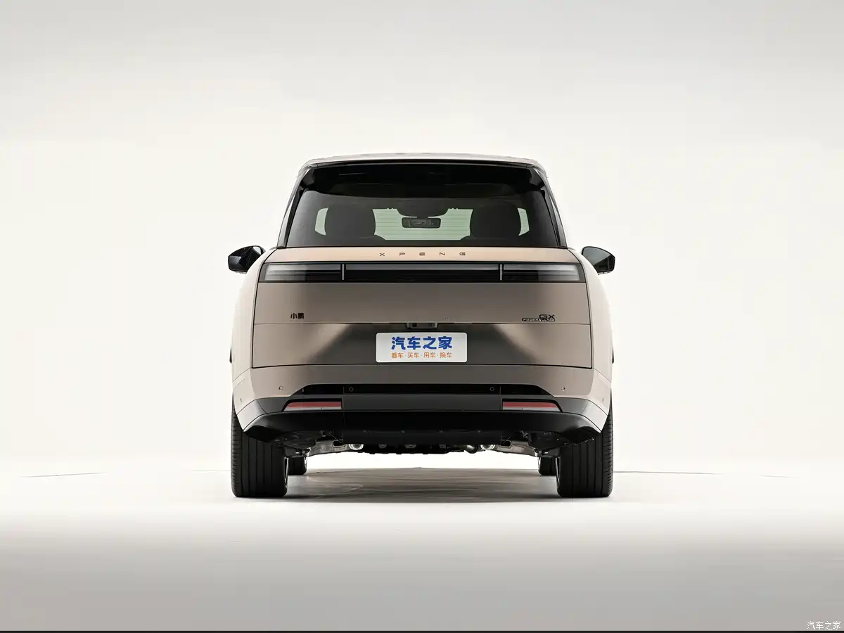 2025 Xpeng GX full-size flagship SUV exterior front three-quarter view