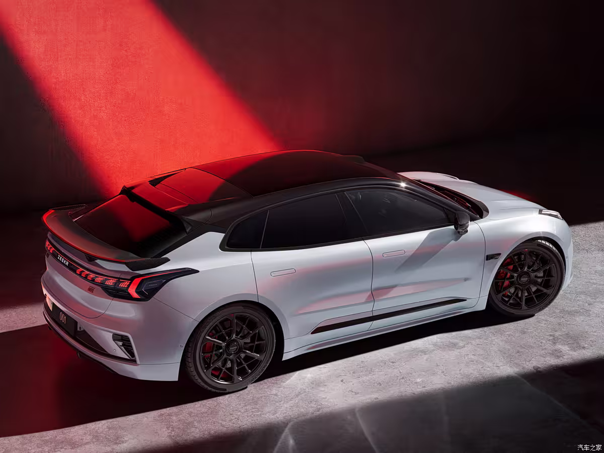 Zeekr 001 Fifth Anniversary Edition in Glacier Silver with black roof and carbon fiber spoiler