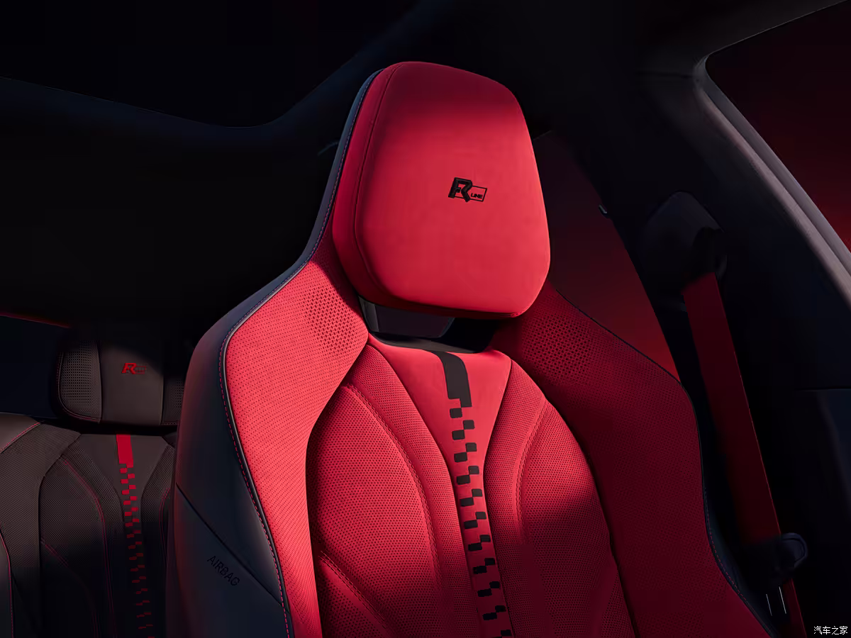 Zeekr 001 Fifth Anniversary Edition black and red interior with suede seats and 16-inch rotating screen