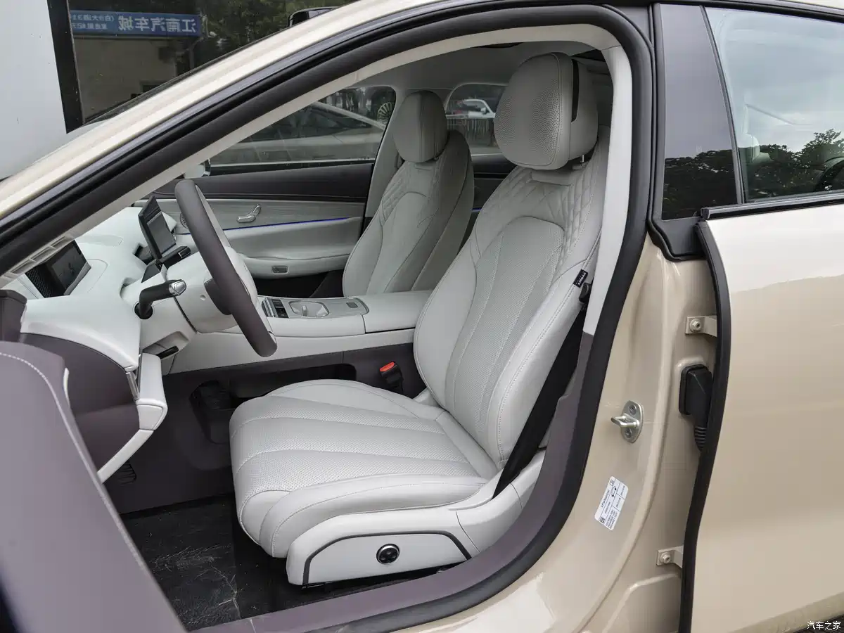 2026 Chery Exeed ES interior cockpit with digital cluster floating infotainment screen and center console controls