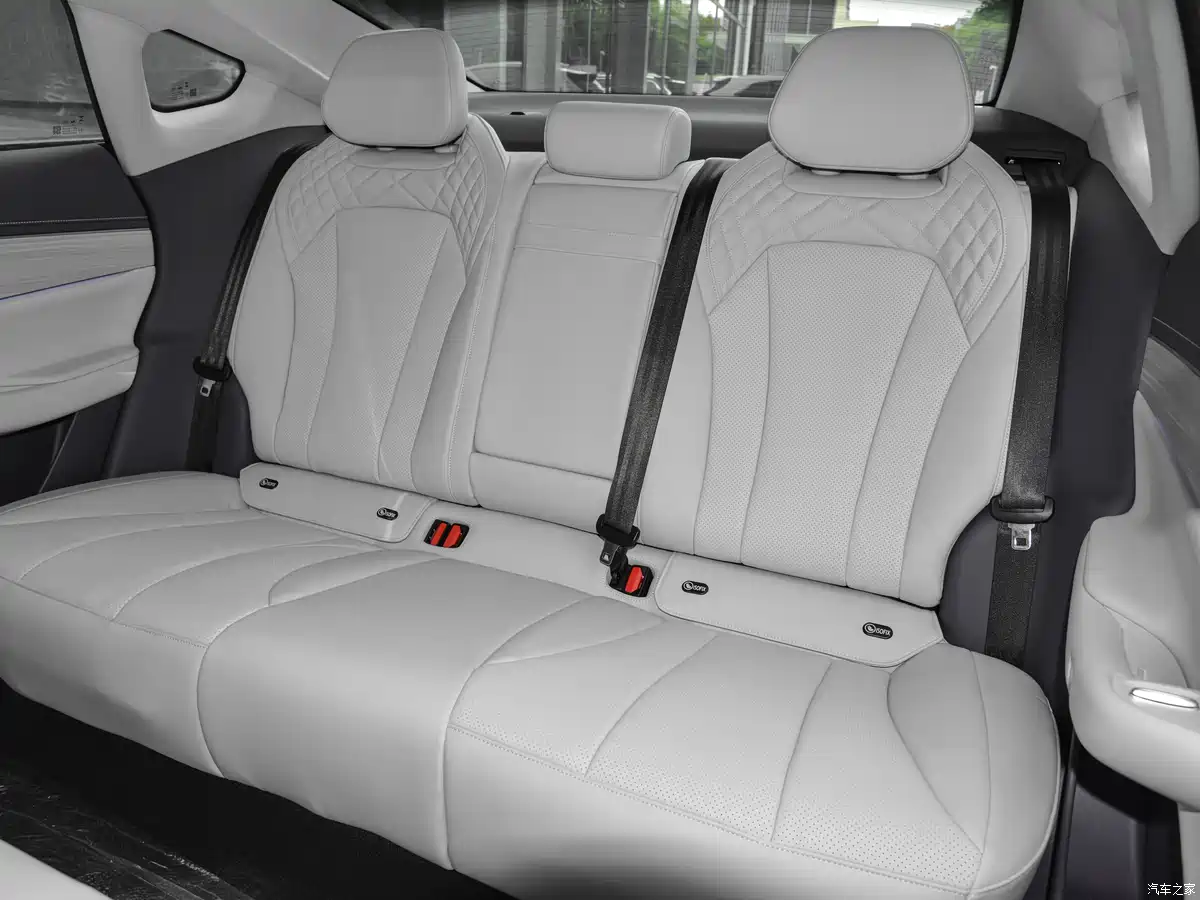 2026 Chery Exeed ES interior cockpit with digital cluster floating infotainment screen and center console controls