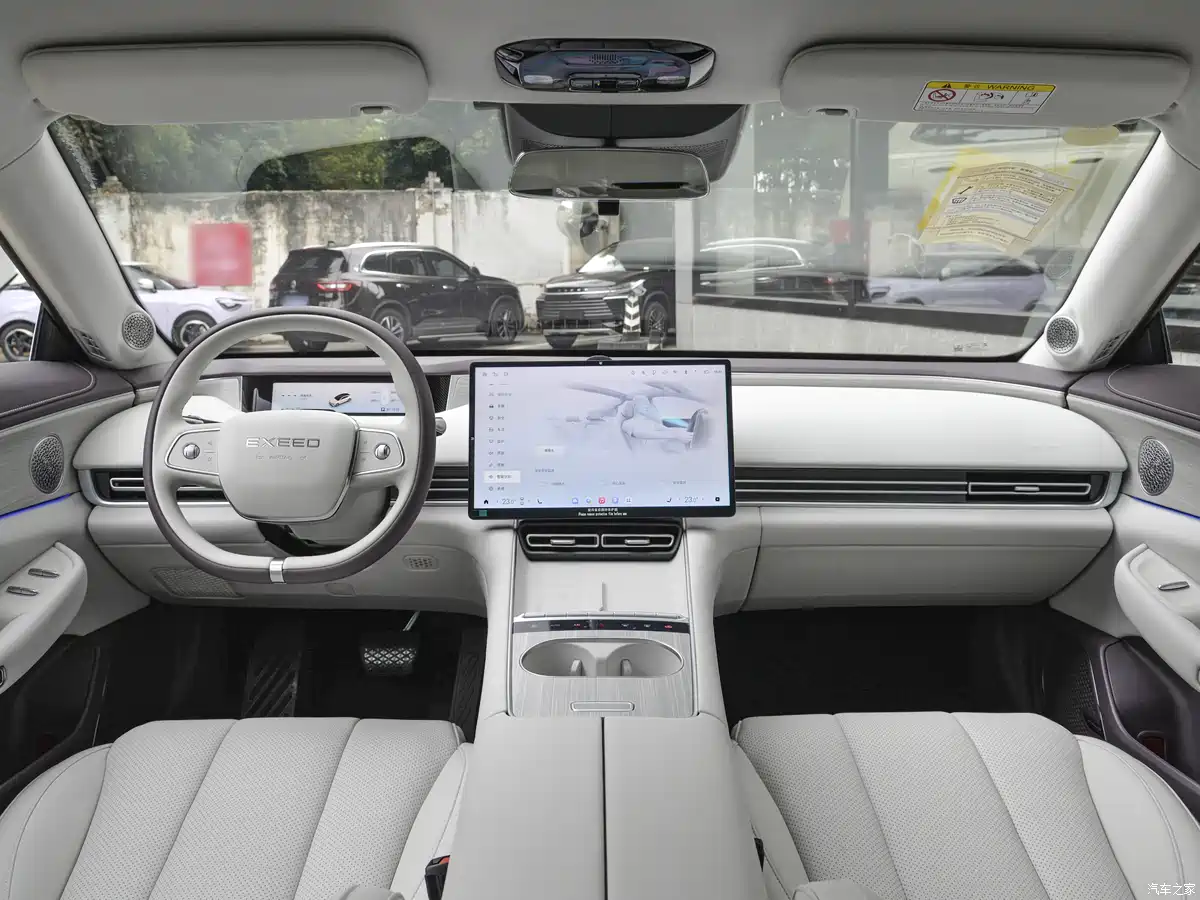 2026 Chery Exeed ES interior digital cluster floating infotainment screen