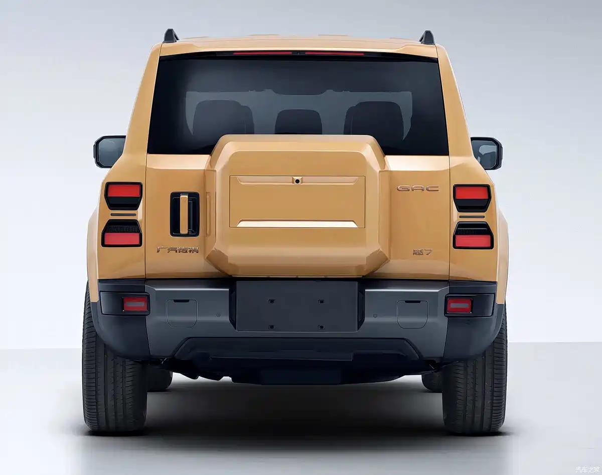 2026 GAC Trumpchi Yue 7 rear with side-hinged door, spare tire carrier and vertical taillights