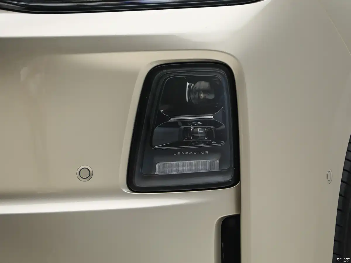 2026 Leapmotor C10 facelift front split headlights