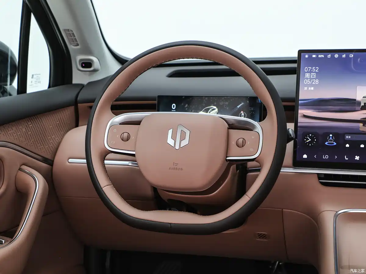2026 Leapmotor C10 interior HUD larger touchscreen