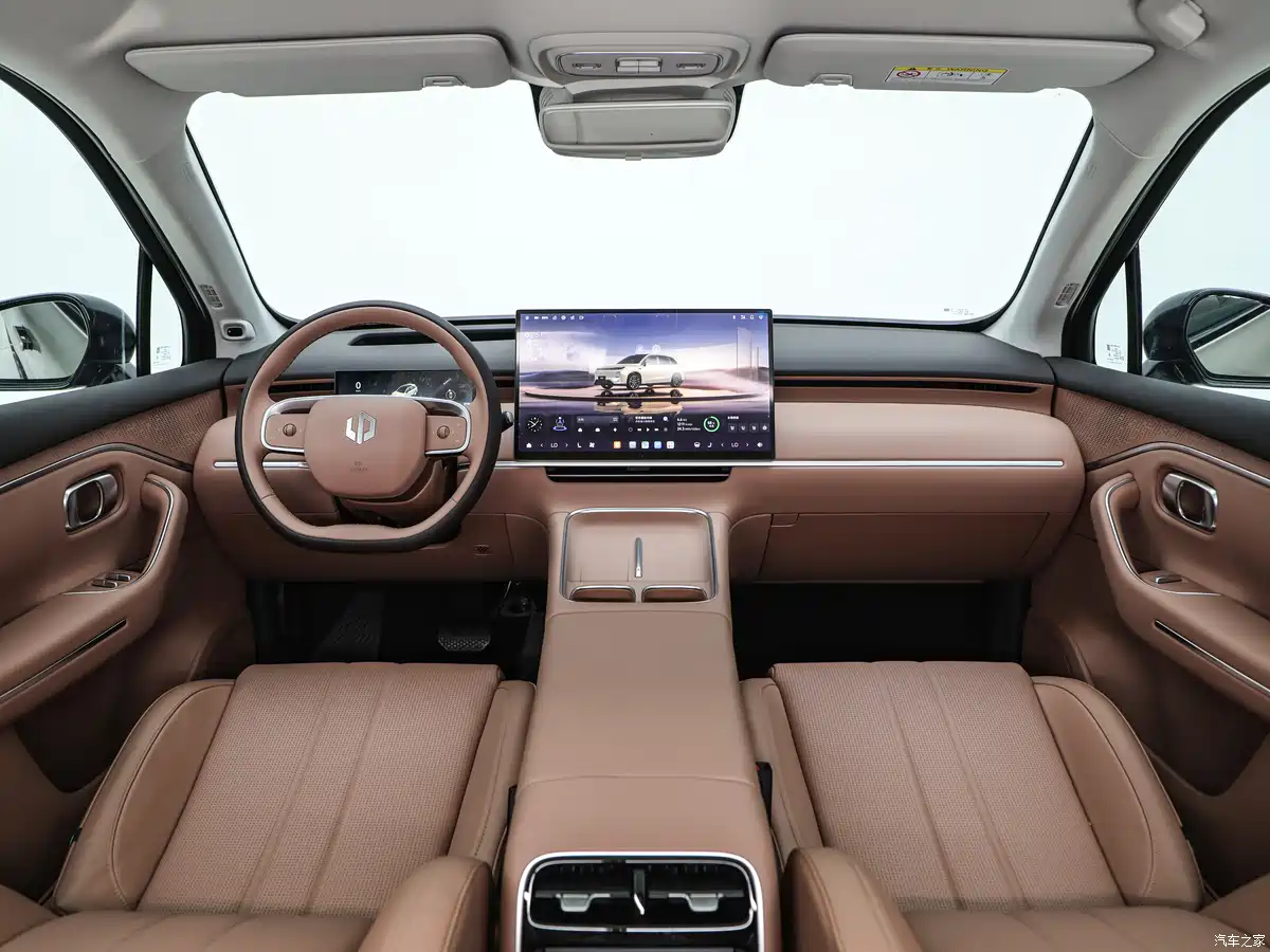 2026 Leapmotor C10 interior HUD larger touchscreen
