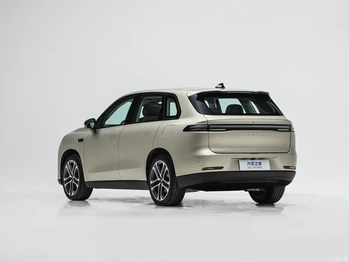 2026 Leapmotor C10 rear full-width tail lights