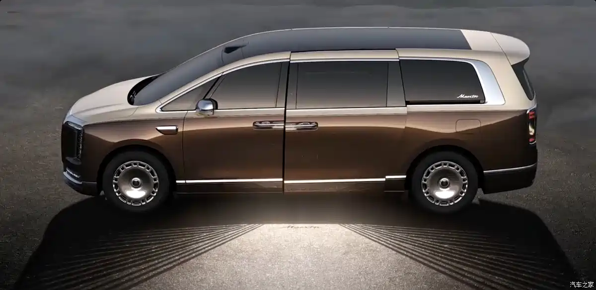 2026 Maextro V800 side profile with two-tone paint and large disc wheels