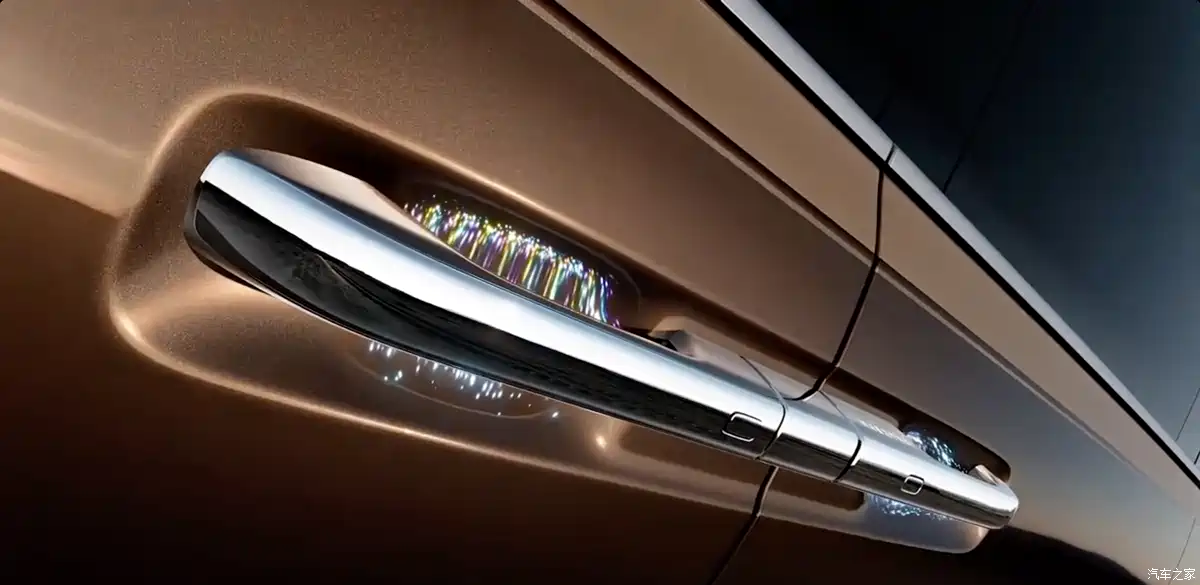 2026 Maextro V800 side profile with two-tone paint and large disc wheels