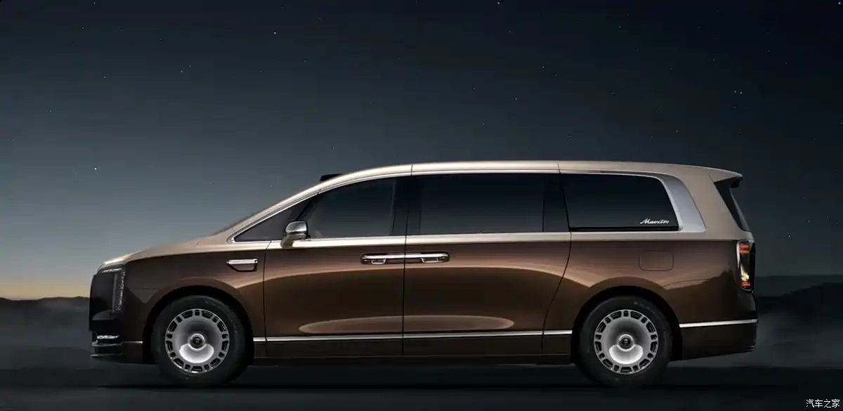 2026 Maextro V800 side profile with two-tone paint and large disc wheels
