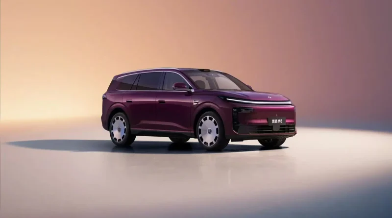 2026 Dongfeng Yipai M8 6-seat SUV front exterior at global premiere