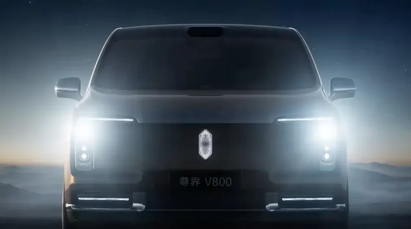2026 Maextro V800 (Zunjie V800) flagship MPV front view with enclosed grille and Z-shaped LED lights